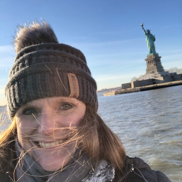 Meet your Posher, Sabrina - Picture 3 of 4